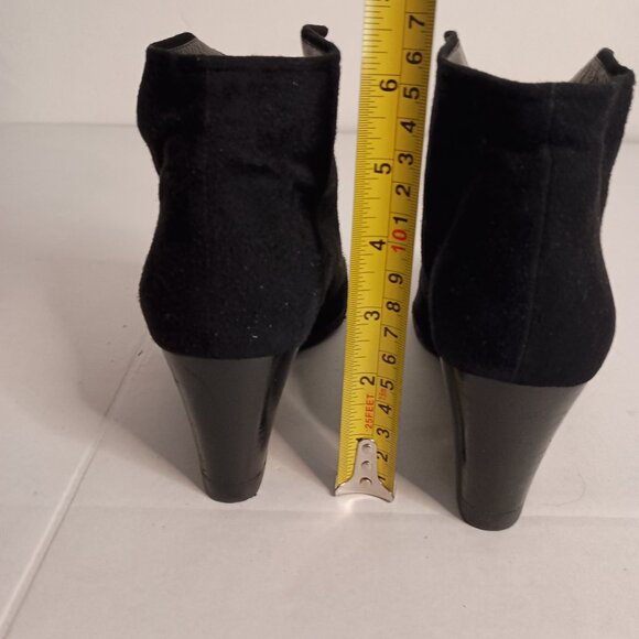 Stuart Weitzman Black Suede Booties Women’s Size 8 - Picture 11 of 13